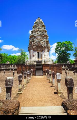 Bella scena del Parco storico Sadok Kok Thom, questo è un tempio Khmer 11 ° secolo in oggi è nella provincia di SA Kaeo, Thailandia. Foto Stock