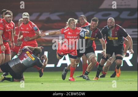 Twickenham, Regno Unito. 16 agosto 2020. La FAF de Klerk of sale è un tap affrontato da JOE MARLER di Harlequins durante la partita di rugby della Gallagher Premiership tra Harlequins e gli squali di vendita a Twickenham Stoop, Twickenham, Inghilterra, il 14 agosto 2020. Foto di Ken Sparks. Solo per uso editoriale, è richiesta una licenza per uso commerciale. Nessun utilizzo nelle scommesse, nei giochi o nelle pubblicazioni di un singolo club/campionato/giocatore. Credit: UK Sports Pics Ltd/Alamy Live News Foto Stock