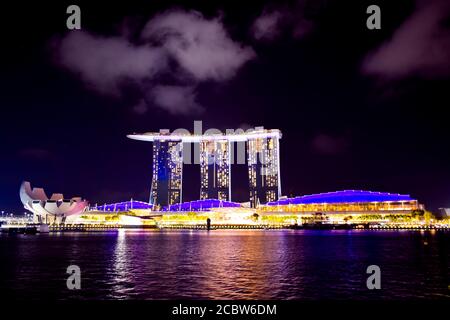 Il Museo di Arte Scienza e Marina Bay Sands Foto Stock