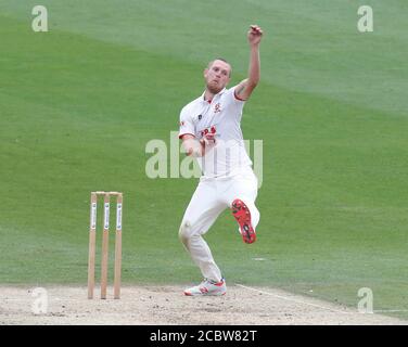 HOVE, Regno Unito, 15 AGOSTO: Jamie Porter di Essex in azione durante il primo giorno del Bob Willis Trophy Southern Group tra Sussex CCC e Essex CCC at Foto Stock