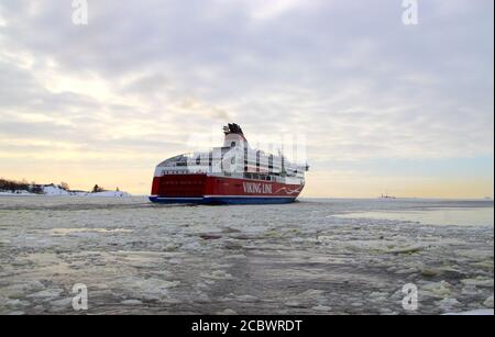 Traghetto per auto/passeggeri Viking XPRS in partenza da Helsinki per Tallinn Foto Stock