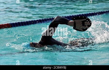 Il Sandford Park Lido di Cheltenham ha riaperto questa mattina alle 6.30 per la sua prima sessione di ritorno dopo il Lockdown. Il Lido è aperto alla stagione di prenotazione dei biglietti Foto Stock