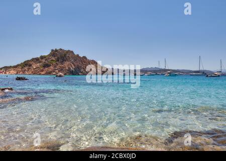 Viaggio in traghetto intorno all'isola di LaMaddalena, costa smeralda in Sardegna Foto Stock