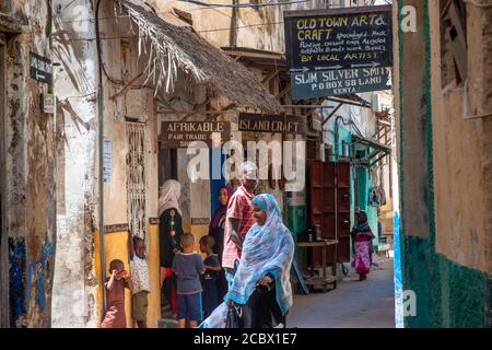 Case e strette vie della città di Lamu In Kenya Foto Stock