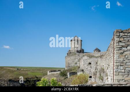 12 agosto 2020 Kamenets Podolsk: Vista panoramica estiva di antico castello fortezza in Kamianets-Podilskyi, Khmelnytskyi Regione, Ucraina. Kamyanets Foto Stock
