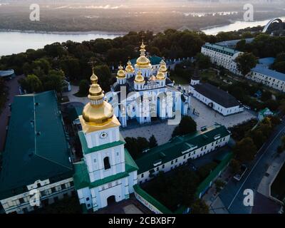 Kyiv, Ucraina veduta aerea : Monastero della cupola d'oro di San Michele Foto Stock