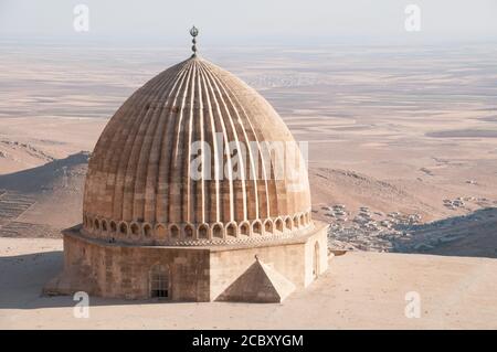 Esterno del tetto a cupola del 12 ° secolo della Grande Moschea nella città di Mardin, regione dell'Anatolia orientale, Turchia sudorientale. Foto Stock