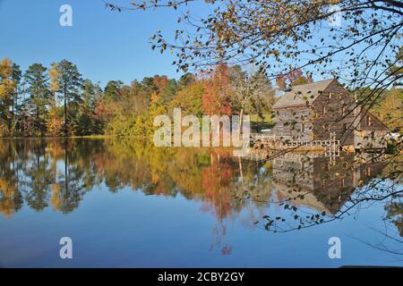 Storico, e restaurato Yates Mill mulino a Raleigh, NC Foto Stock