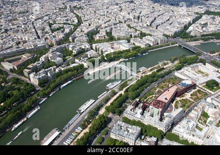 La Senna, Parigi, Francia, catturata dalla Torre Eiffel Foto Stock