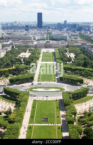 Champ de Mars, Parigi, Francia, catturato dalla Torre Eiffel Foto Stock