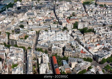 Vista di Parigi, Francia, catturata dalla Torre Eiffel Foto Stock