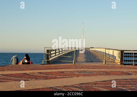 PORT ELIZABETH, SUDAFRICA - 06 agosto 2020: Il molo di Shark Rock è chiuso a causa delle restrizioni governative del Covid-19 (coronavirus). Il nuovo concetto normale Foto Stock