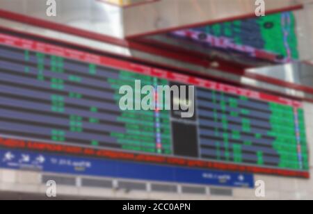 scheda elettronica alla stazione, orari, sfocata, sfondo per iscrizione, elettronica Foto Stock