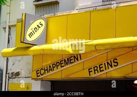 Bordeaux , Aquitaine / Francia - 08 10 2020 : marchio Midas e segno di testo giallo sulla costruzione negozio di auto stazione e automobili Servizio struttura negozio ga Foto Stock