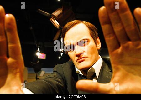 LOS ANGELES, USA - 08 OTTOBRE 2015: Un taglio del film 'Kill Bill' come Quentin Tarantino in Madame Tussauds Hollywood. Foto Stock