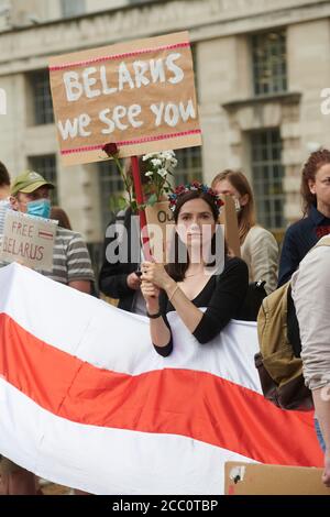 Londra, 15 agosto 2020. I manifestanti contro le recenti elezioni in Bielorussia, manifestano al di fuori degli uffici esteri di Londra. Credito: Thomas Bowles/Alamy Foto Stock