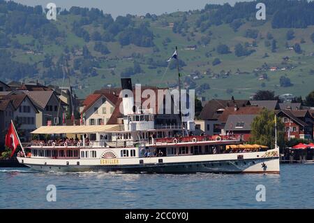Svizzera, Cantone Lucerna, sul lago di 4 Cantoni al largo del monte BÃ¼rgenstock in arrivo a Lucerna Foto Stock