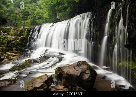 CASCATA Sgwd ISAF Clun-Gwyn nel Parco Nazionale di Brecon Beacons in Galles. Foto Stock