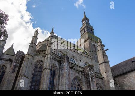 Esterno della basilica di Saint Sauveur a Dinan Foto Stock