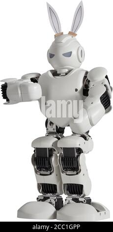 Robot con orecchie di coniglio pasquale su sfondo bianco tagliato Foto Stock