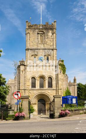 Chiesa del Priorato di Santa Maria 12 ° secolo porta normanna. Chepstow, Monmouthshire, Galles, Regno Unito, Gran Bretagna, Europa Foto Stock