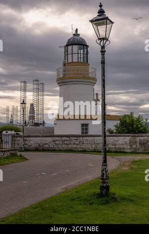 Il faro di Cromarty è stato progettato dallo zio di Robert Louis Stevenson, Alan Stevenson. Divenne operativo nel 1846 sulla punta nord-orientale del Black i Foto Stock