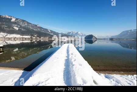 Il pittoresco lago Wolfgang, catturato dal litorale di Abersee, in Austria Foto Stock