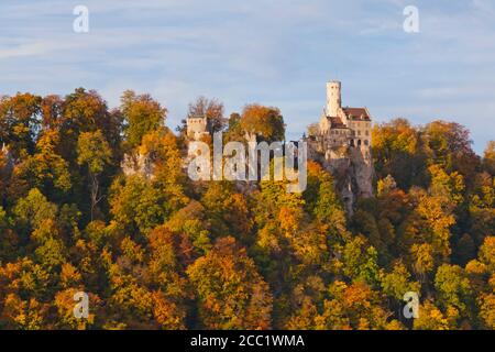 Germania, Baden Wuerttemberg, vista del Castello di Lichtenstein vicino Honau Foto Stock