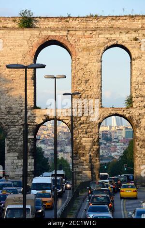 Turchia, Istanbul, vista di Valens acquedotto Foto Stock