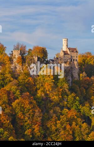 Germania, Baden Wuerttemberg, vista del Castello di Lichtenstein vicino Honau Foto Stock