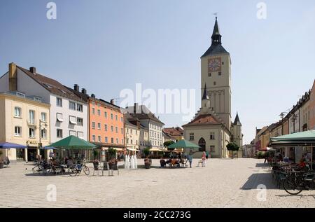 In Germania, in Baviera, Deggendorf, la Città Vecchia, il Municipio e la piazza Foto Stock