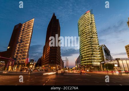 Germania, Berlino, vista di Potsdamer Platz di notte Foto Stock