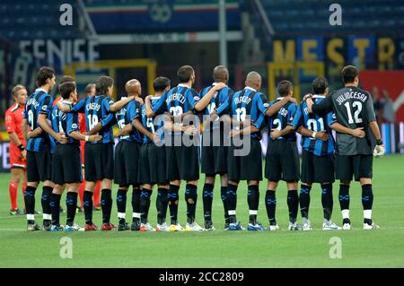 Milano Italia, 16 settembre 2006, Stadio 'G.MEAZZA SAN SIRO', Campionato Serious Football A 2006/2007, FC Inter - UC Sampdoria : i giocatori Inter si sono riuniti per un minuto di silenzio Foto Stock