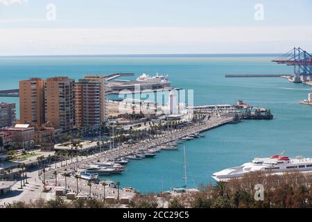 Spagna, Malaga, vista di crociera al porto Foto Stock