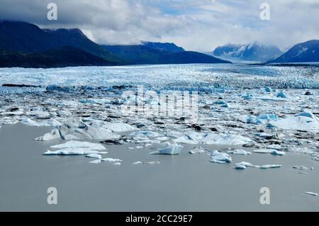 Stati Uniti d'America, Alaska, vista del ghiacciaio Knik e Chugach Mountains in background Foto Stock