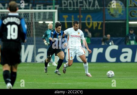 Milano Italia, 21 Frebruary 2007,' G Meazzal' Stadium, UEFA Champions League 2006/2007 , FC Inter - CF Valencia : Javier Zanetti e Carlos Marchena in azione durante la partita Foto Stock