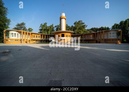 Colonia Farinacci, Cremona, Italia; 1936, di Carlo Gaudenzi, tipico esempio di architettura modernista/futurista italiana del periodo fascista Foto Stock