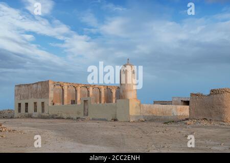 Rovinato antico perlling arabo antico e la città di pescatori al Jumail, 19 ° secolo vecchio villaggio di pescatori Foto Stock