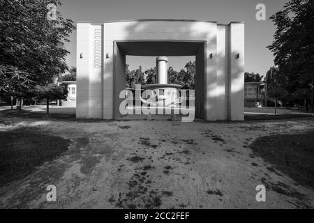 Colonia Farinacci, Cremona, Italia, 1936, Carlo Gaudenzi, architettura modernista/futurista italiana dell'era fascista, fotografia architettonica in B&W. Foto Stock