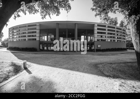 Colonia Farinacci, Cremona, Italia, 1936, Carlo Gaudenzi, architettura modernista/futurista italiana dell'era fascista, fotografia architettonica in B&W. Foto Stock
