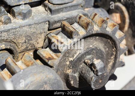 dettaglio delle vecchie marce arrugginite, ruote di trasmissione. Foto Stock