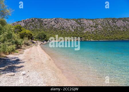 Lago Vouliagmeni vicino Loutraki in una giornata estiva, Grecia Foto Stock