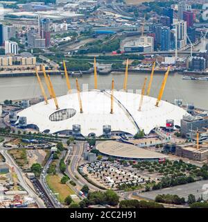 Vista aerea quadrata della O2, ex Millennium Dome sulla penisola di Greenwich a Londra. Foto Stock