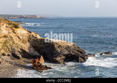 Naufragio alla spiaggia di Patacho, vicino a Vila Nova Milfontes a Costa Vicentina Foto Stock