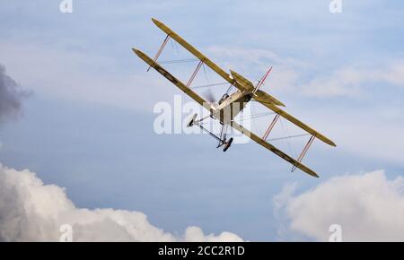 Royal Aircraft Factory BE2c Airborne a Shuttleworth Drive in airshow Il 2 agosto 2020 Foto Stock