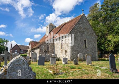 La chiesa 12 ° secolo a Tortington sulle rive del Il fiume Arun Foto Stock