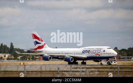 Il volo BA9170E della British Airways (BA), un aeromobile Boeing 747 con numero di registrazione G-CIVD, parte dall'aeroporto di Heathrow, Londra, dirigendosi verso la Spagna, mentre la compagnia aerea inizia la fase finale di ritiro della sua flotta del 747. Segue l'annuncio del mese scorso che tutti i 31 jumbo jet di BA 747 avevano fatto volare i loro ultimi servizi commerciali. Foto Stock