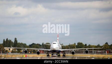 Il volo BA9170E della British Airways (BA), un aeromobile Boeing 747 con numero di registrazione G-CIVD, parte dall'aeroporto di Heathrow, Londra, dirigendosi verso la Spagna, mentre la compagnia aerea inizia la fase finale di ritiro della sua flotta del 747. Segue l'annuncio del mese scorso che tutti i 31 jumbo jet di BA 747 avevano fatto volare i loro ultimi servizi commerciali. Foto Stock