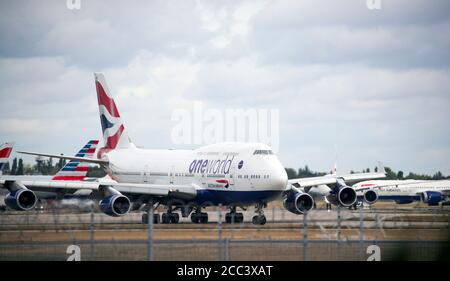 Il volo BA9170E della British Airways (BA), un aeromobile Boeing 747 con numero di registrazione G-CIVD, parte dall'aeroporto di Heathrow, Londra, dirigendosi verso la Spagna, mentre la compagnia aerea inizia la fase finale di ritiro della sua flotta del 747. Segue l'annuncio del mese scorso che tutti i 31 jumbo jet di BA 747 avevano fatto volare i loro ultimi servizi commerciali. Foto Stock