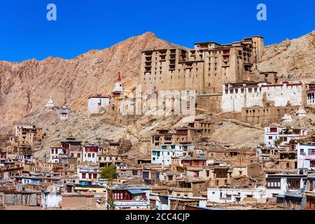 Leh Palace è un ex palazzo reale nella città di Leh in Ladakh, India del nord Foto Stock